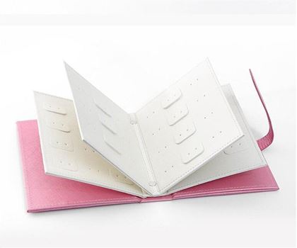 Obrázek z Šperkovnice v designu knihy
