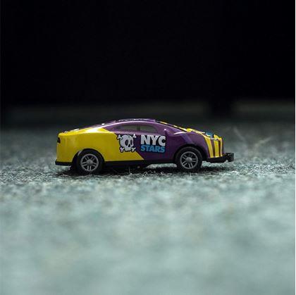 Kaskadérské skákací autíčko - žluto fialové