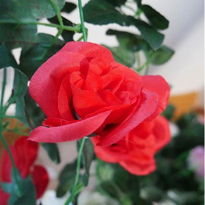 Obrázek z Umělá převislá květina 90 cm - červená