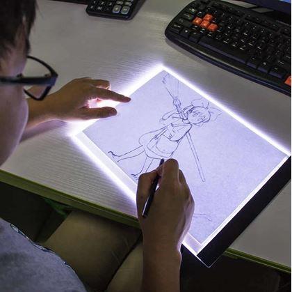 Obrázek z Svítící LED deska na obkreslování