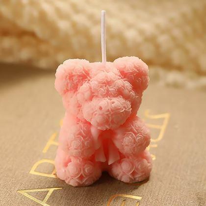 Obrázek z Dárková svíčka medvídek z růží - růžový