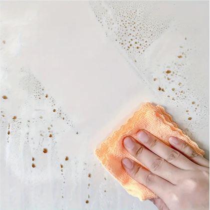 Obrázek z Statická transparentní ochranná a omyvatelná fólie na stěnu 60x200 cm