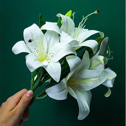 Obrázek z Umělá kytice lilií - bílá