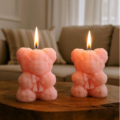 Obrázek z Dárková svíčka medvídek z růží - růžový
