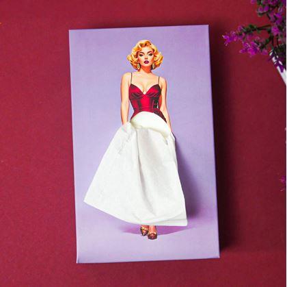 Obrázek z Papírové kapesníky v krabičce - dáma v šatech