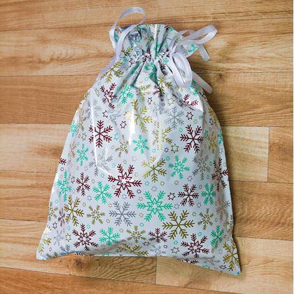 Obrázek z Vánoční dárkový balicí sáček se šňůrkou - 51x39 cm - sněhové vločky