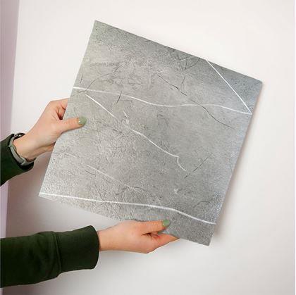 Obrázek z PVC samolepicí podlahové čtverce 30x30 cm - světle šedý mramor