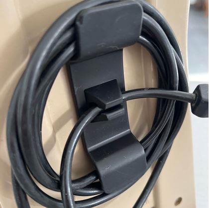 Obrázek z Samolepící organizér na kabely - svorka 