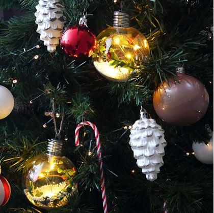 Obrázek z Vánoční LED svítící koule na stromeček - girlanda