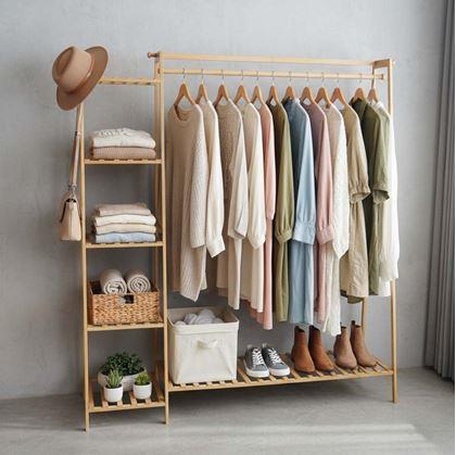 Obrázek z Dřevěný stojan na oblečení s policemi a věšákem - šířka 130 cm
