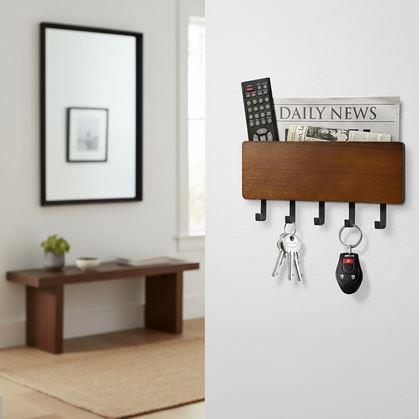 Obrázek z Dřevěný věšák na klíče s přihrádkou