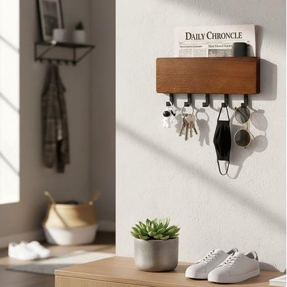 Obrázek z Dřevěný věšák na klíče s přihrádkou