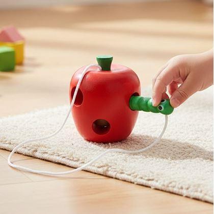 Obrázek z Dřevěná hračka - červík v jablku